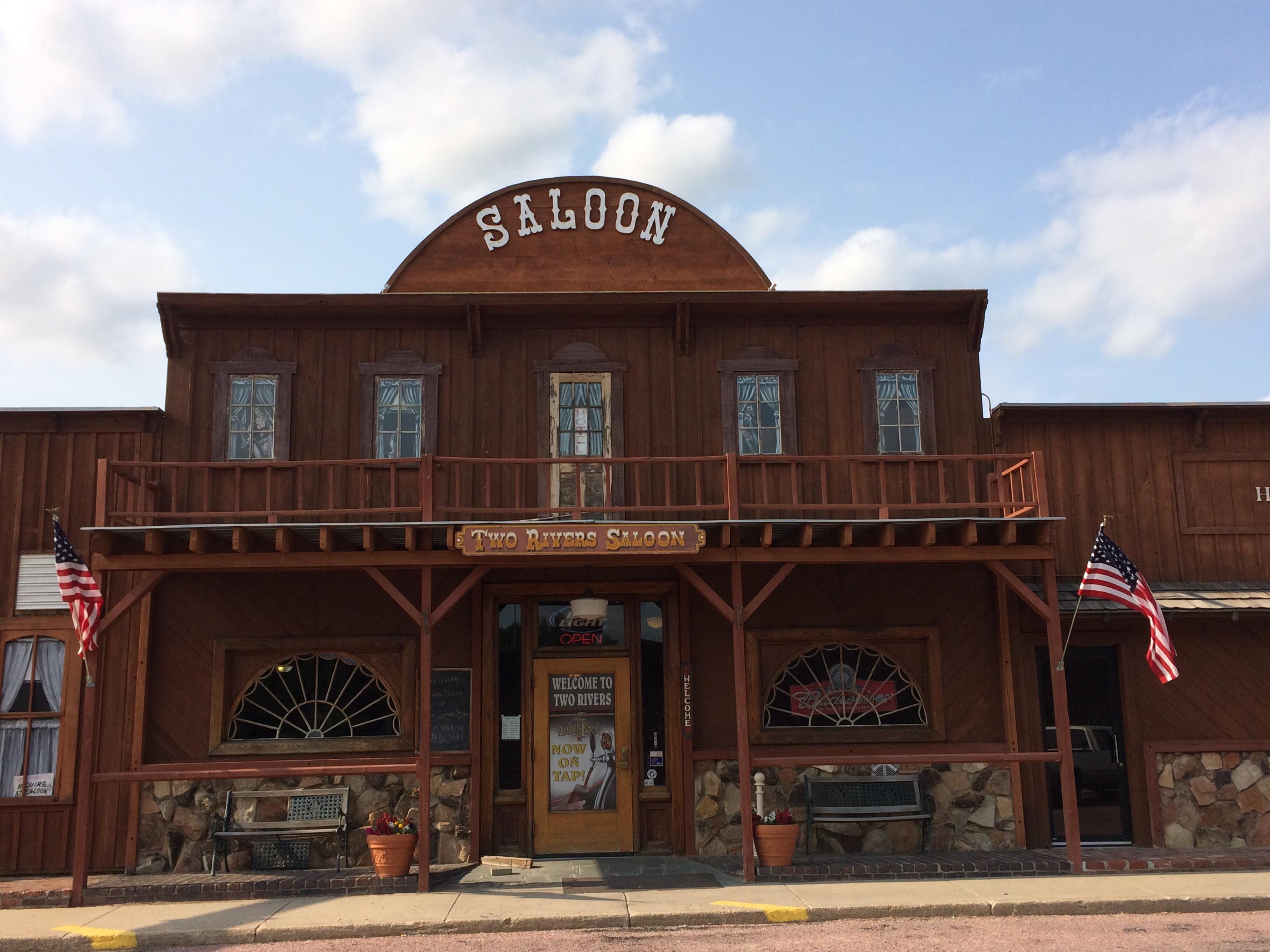 Two Rivers Saloon Hotel & Steakhouse-官方