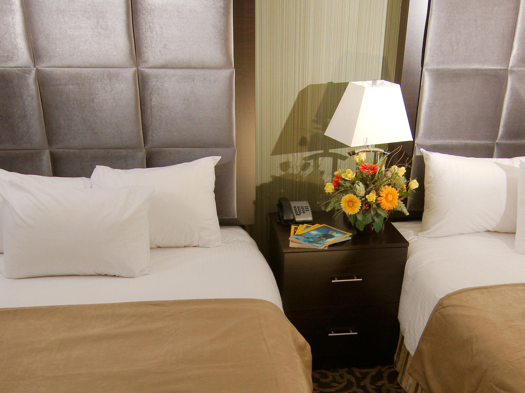 Paradise Inn & Suites Redwater主图