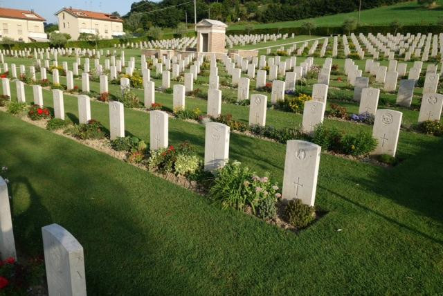 Montecchio War Cemetery景点图片