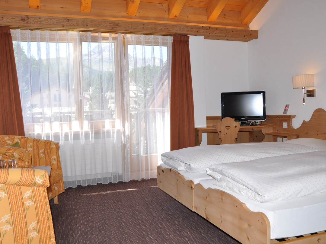 赛莱纳酒店主图