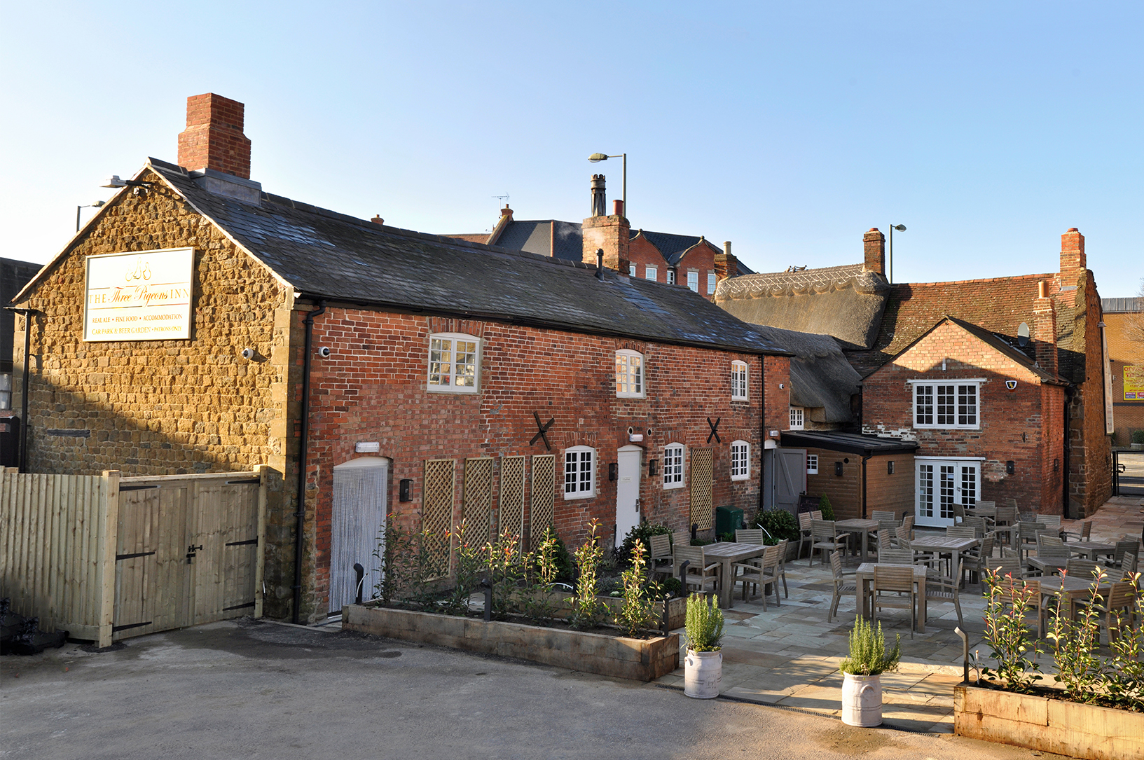 The Three Pigeons Inn-官方