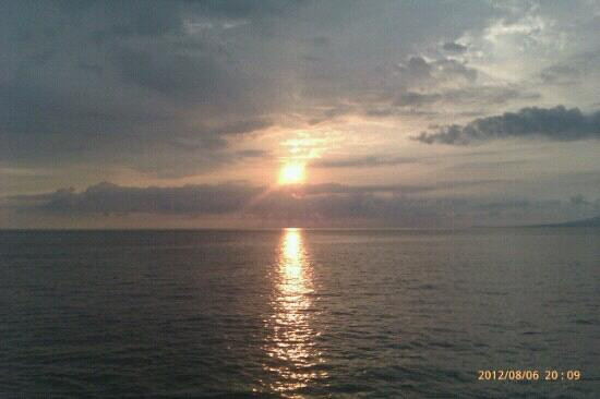 港海滨长廊（防波堤大道）-瓦拉塔港必去景点