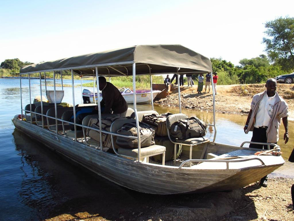 Bushtracks Africa Day Tours-李文斯顿必去景点