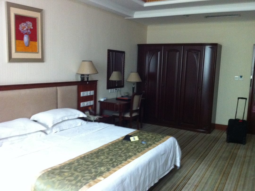 鸿达龙门大酒店主图