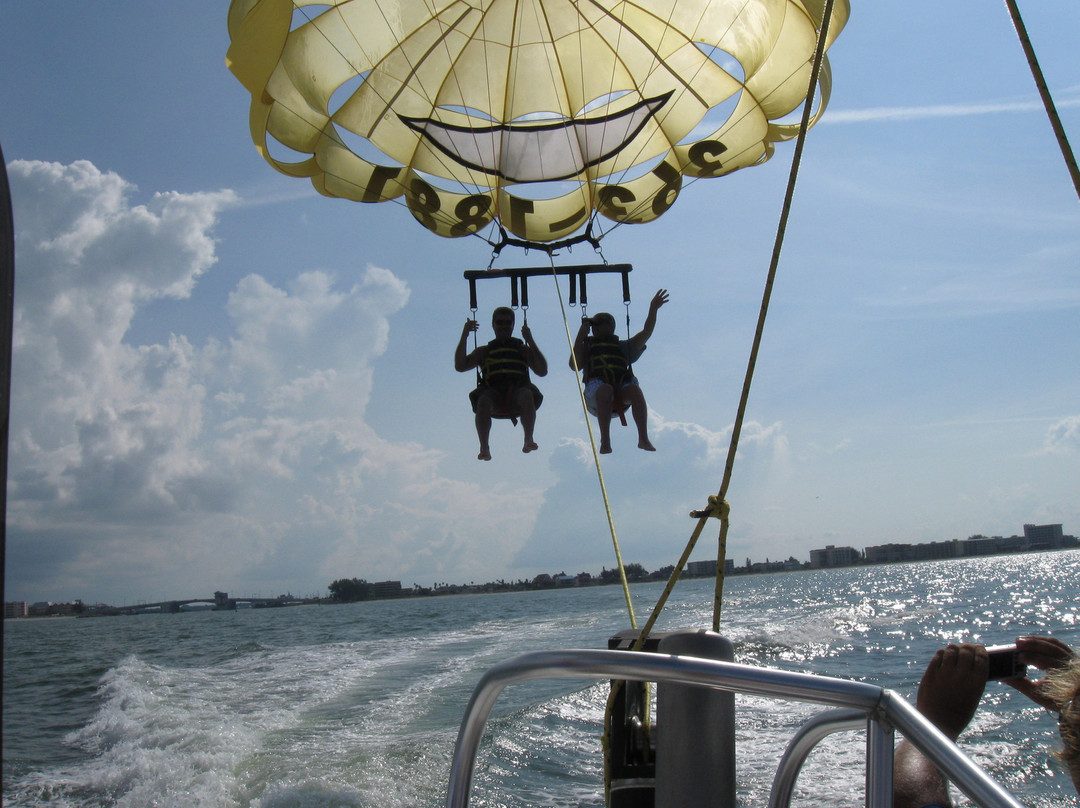 Gators Parasail景点图片
