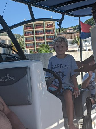 Billy Bones Boatcharters-辛普森湾必去景点