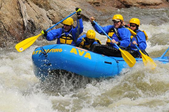 Ava Rafting & Zipline-布埃纳维斯塔必去景点