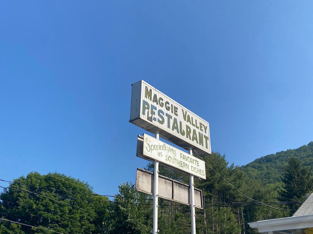 Meadowlark Motel with Restaurant & Bar主图