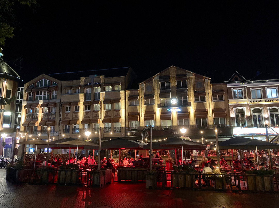 Queen Hotel Cafe Restaurant主图