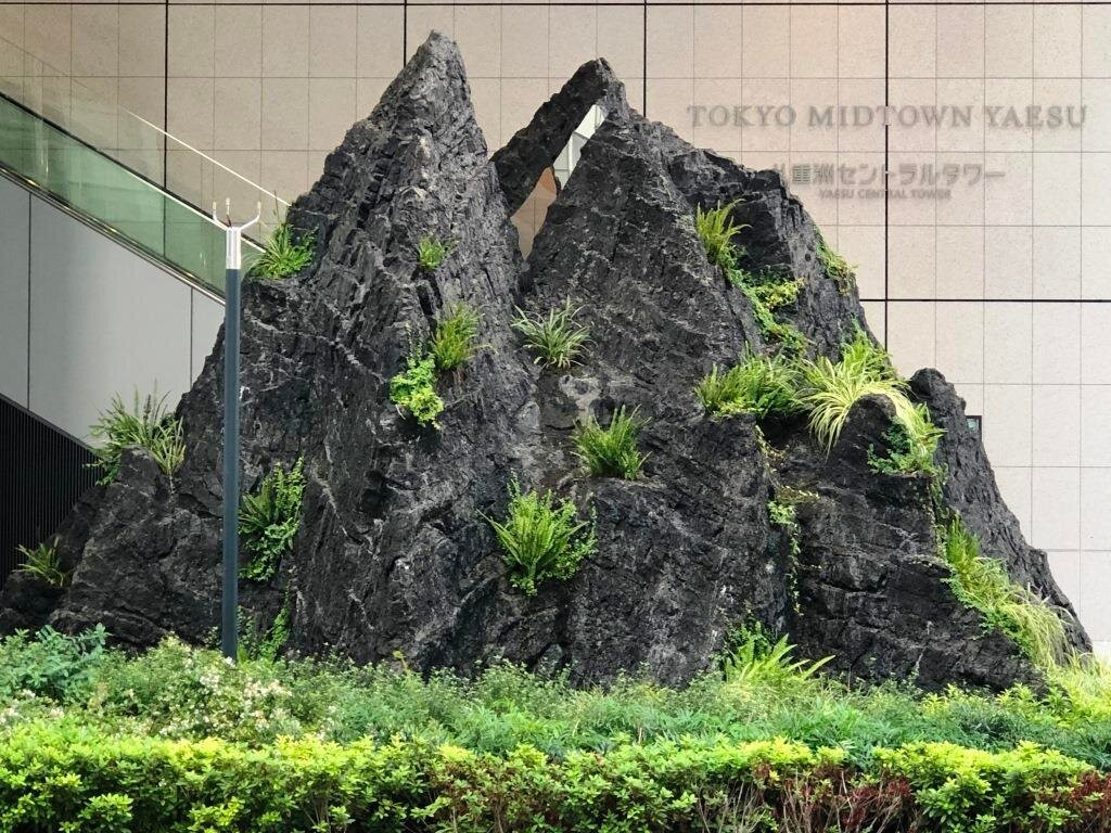 Mountain Range by Takashi Kuribayashi-Yaesu必去景点