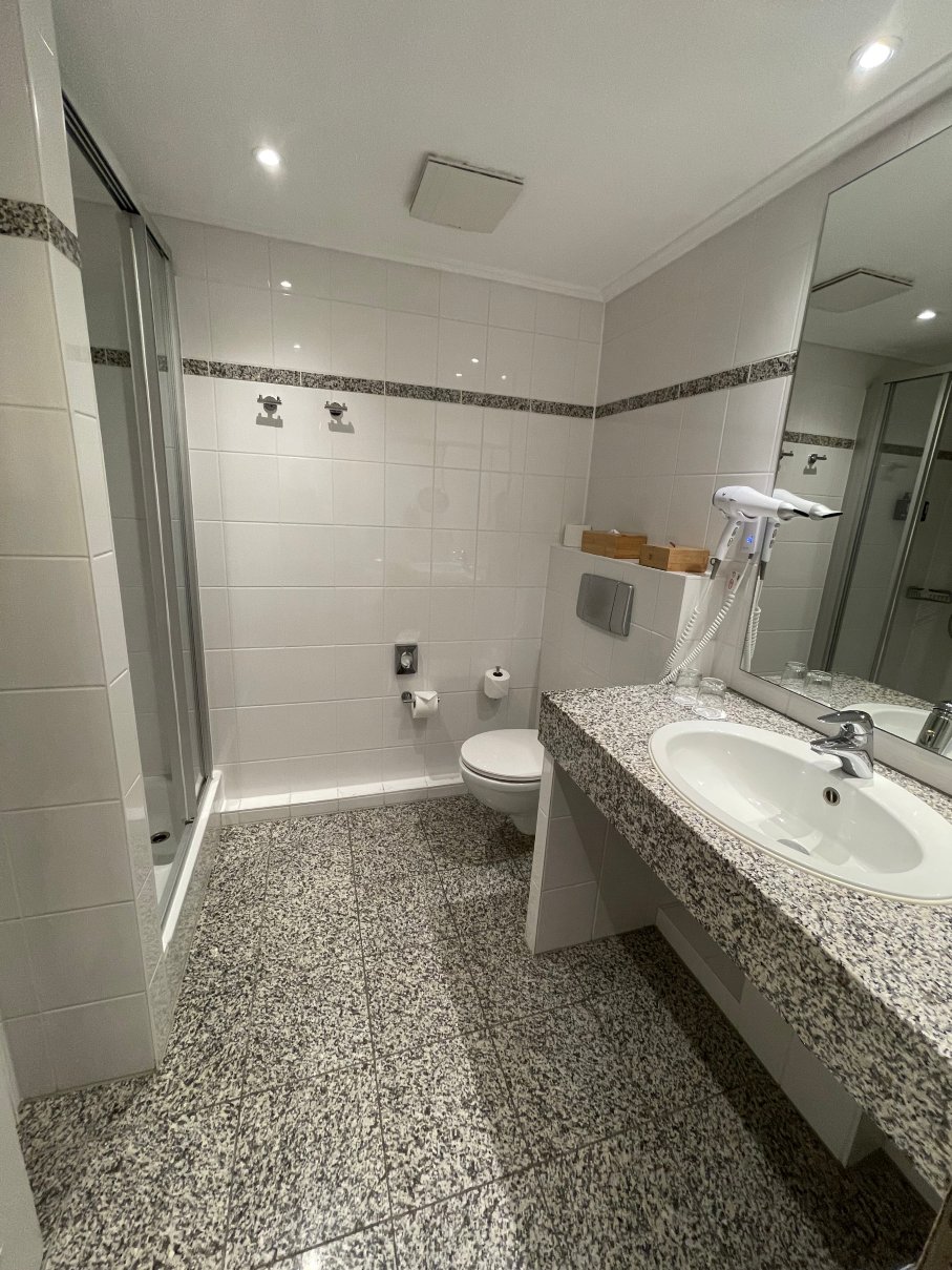 叙尔特岛林德纳酒店-浴室