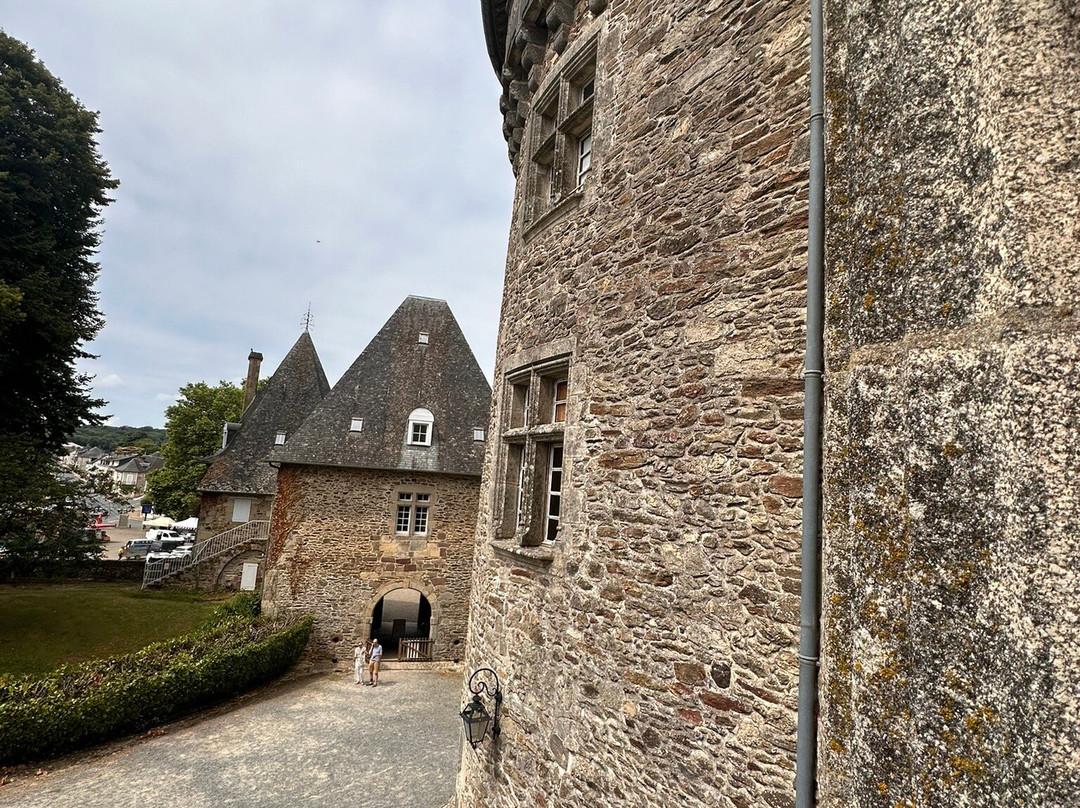 Château de Pompadour景点图片