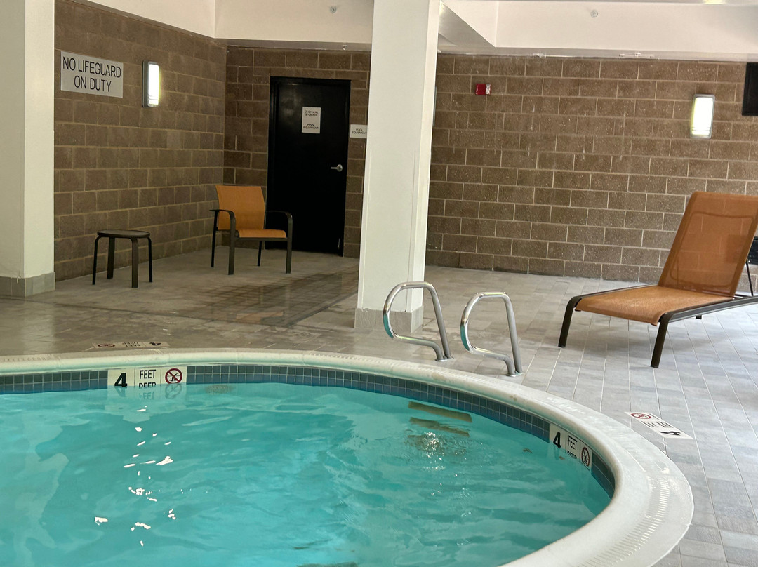 奥尔巴尼机场万怡酒店主图