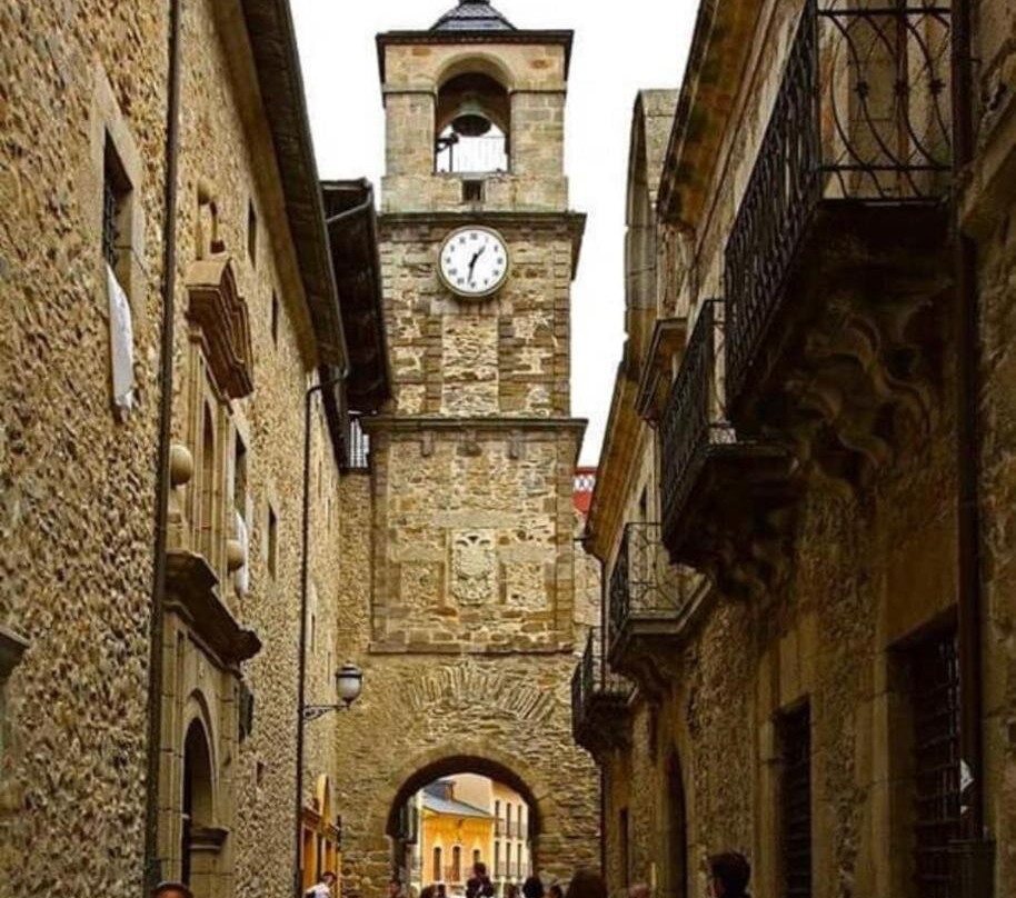 Plaza De La Encina主图