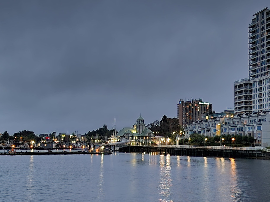Harbourfront Walkway景点图片