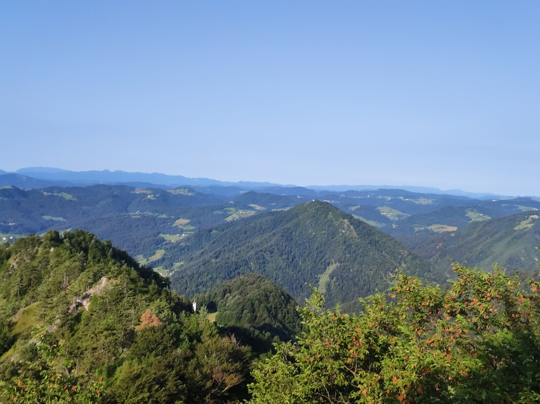 The Polhov Gradec Hill景点图片