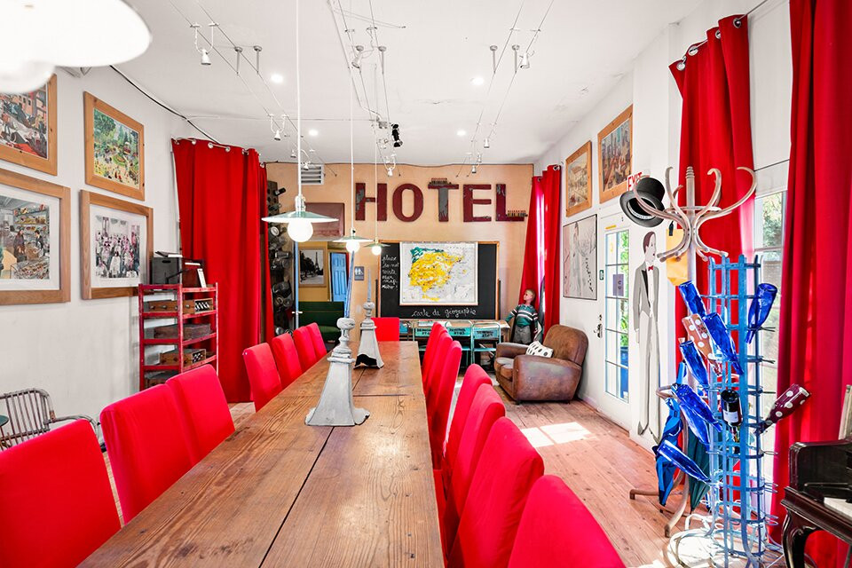 Metro Hotel & Cafe主图