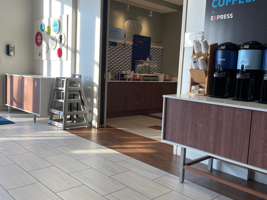 Holiday Inn Express & Suites Auburn Hills South By IHG主图