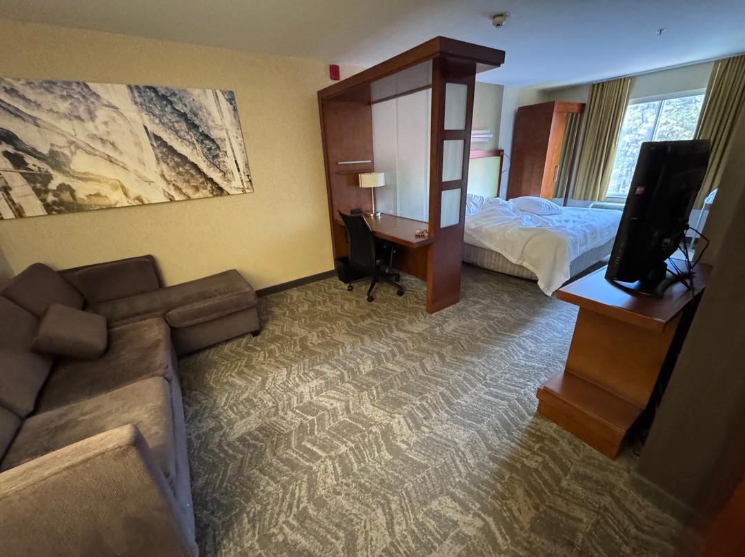 长岛布莱克海文春季山丘套房酒店主图