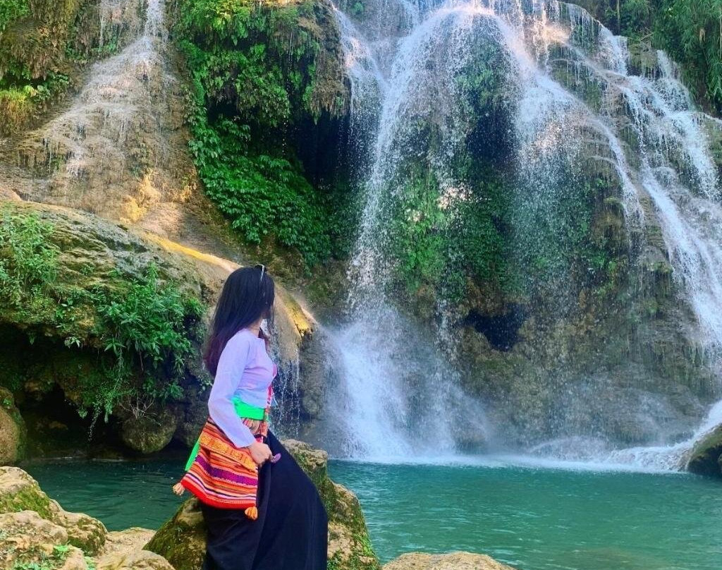 LePont Mu Waterfall Bungalow
