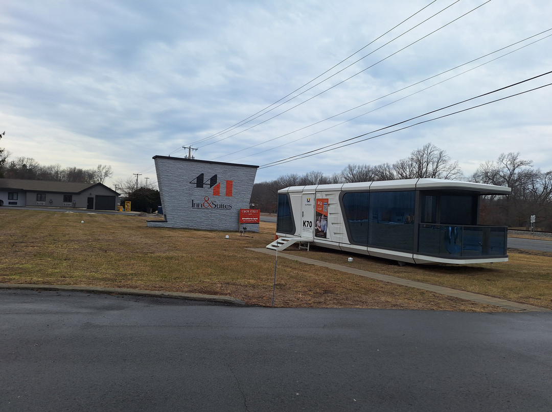 4411 Inn & Suites主图