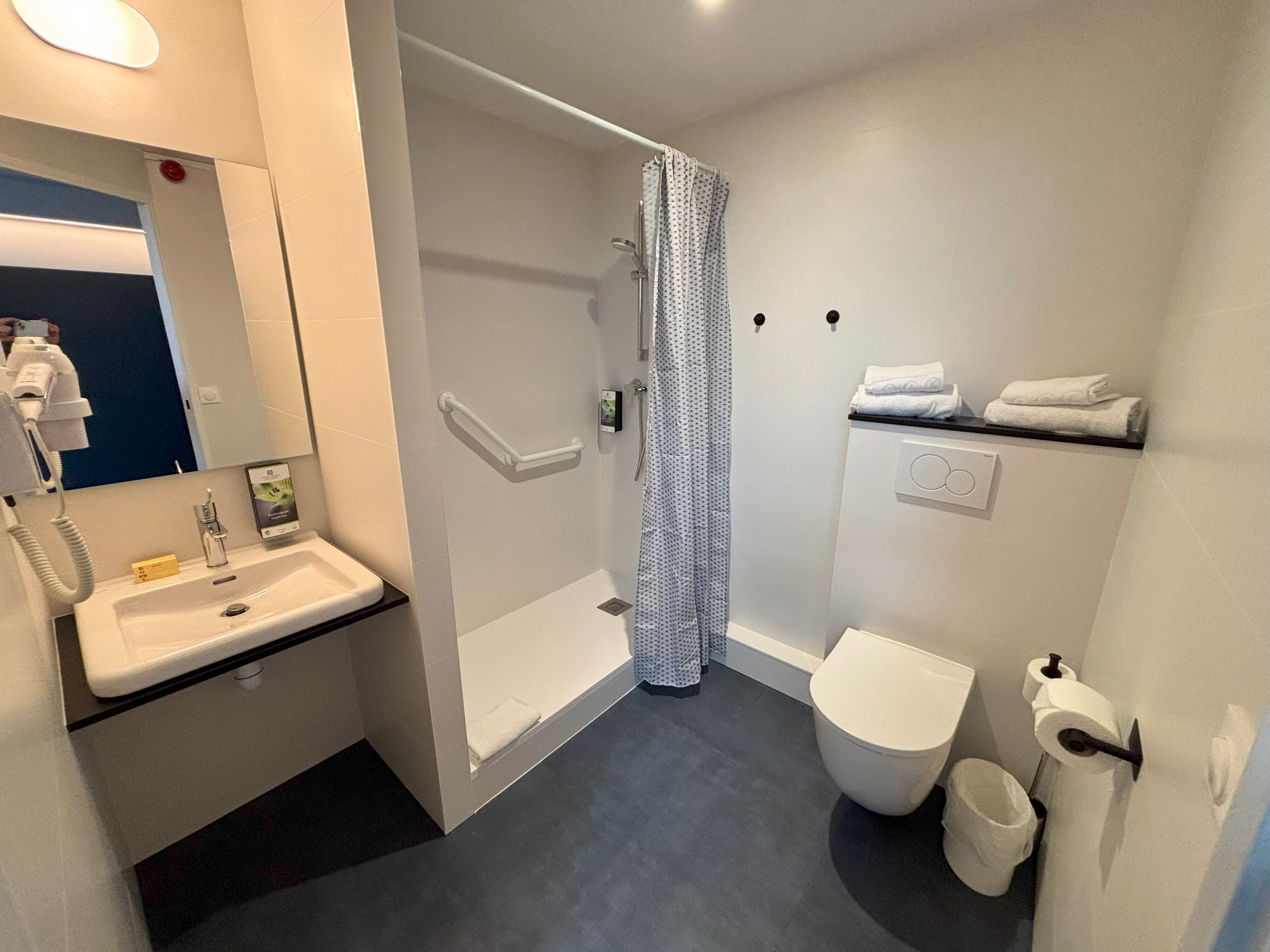 Sure Hotel by Best Western Annecy-浴室