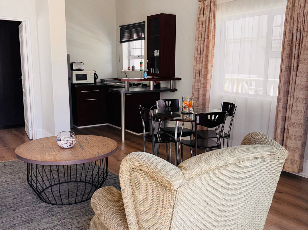 Sir Roy's At The Sea主图