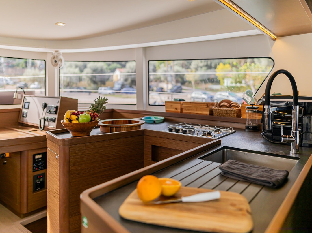 Catamaran Escapes-莱夫卡扎必去景点