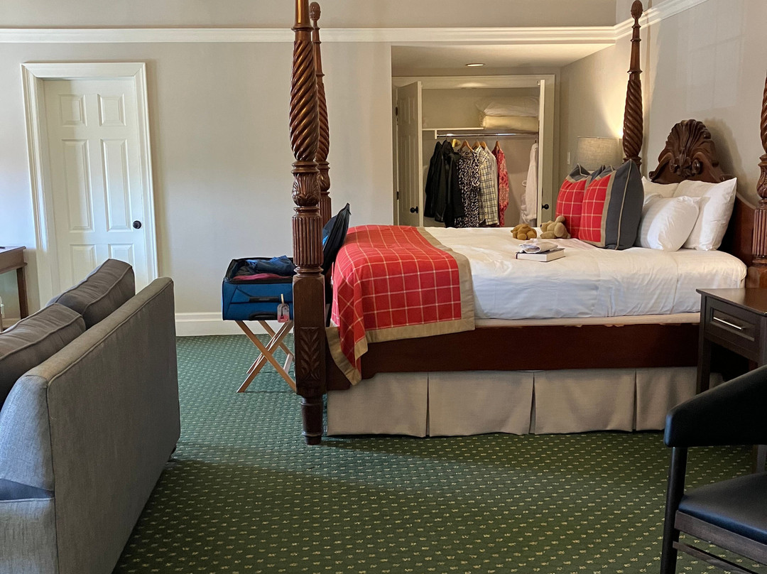 Pillar and Post主图