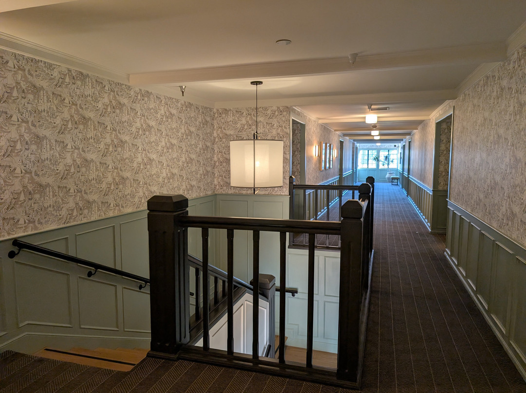 蓝丝拜酒店主图