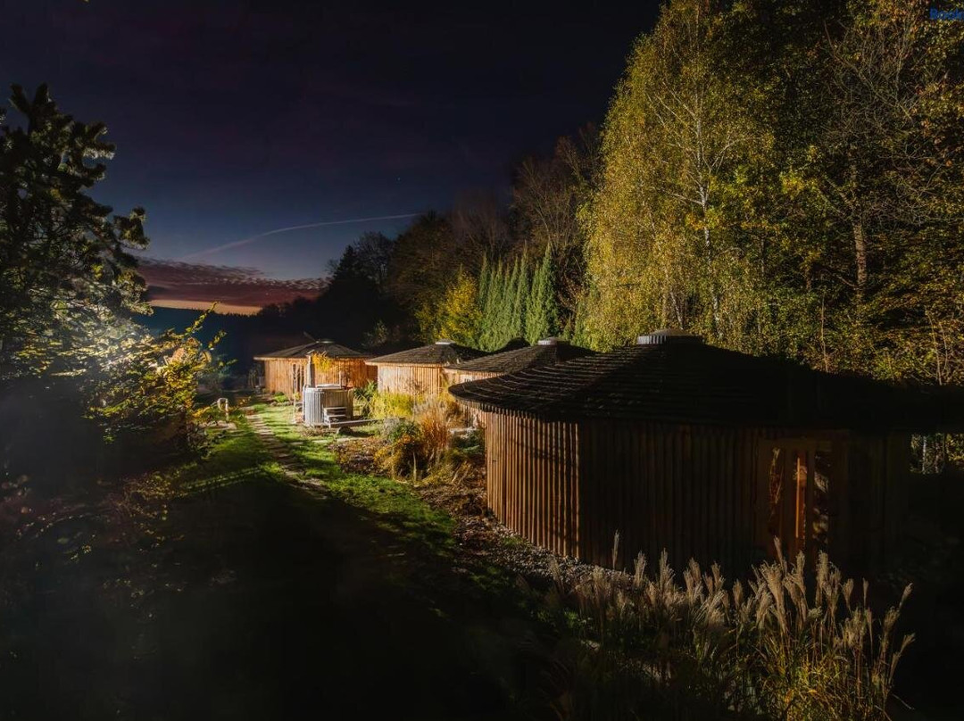 Glamp V Hluboke - Yurts and Wooden Houses
