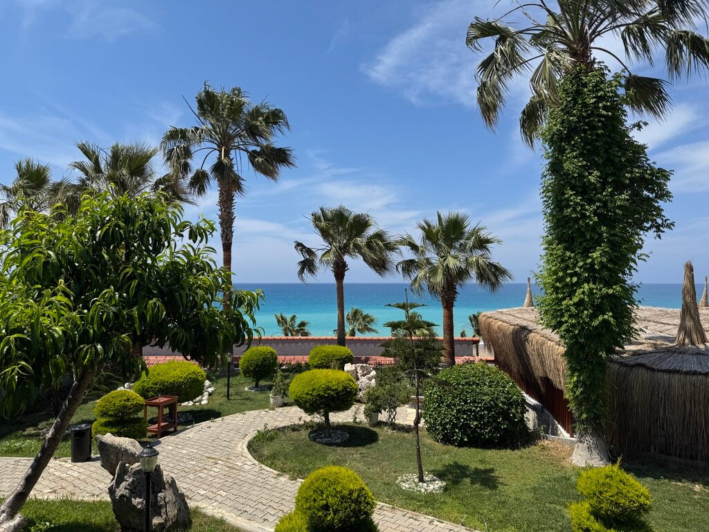 Adora Calma Beach Hotel主图