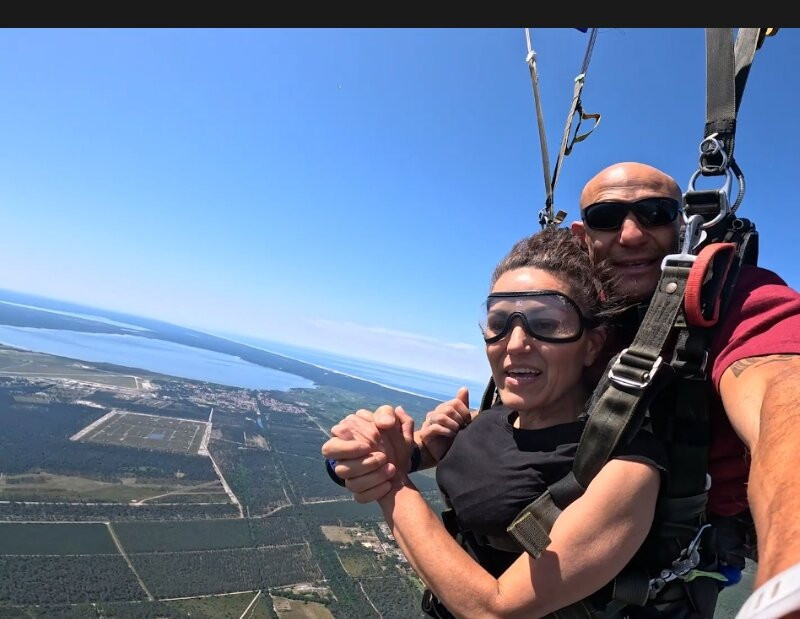 Vertical T'air Parachutisme-拉泰斯特德比克必去景点