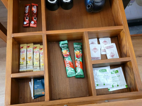 皇后奢华大酒店主图