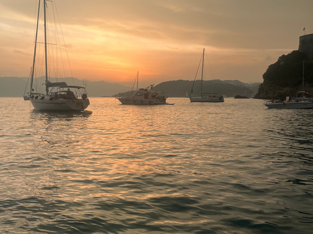 Blue Moon Rent boat La Spezia-拉斯佩齐亚必去景点