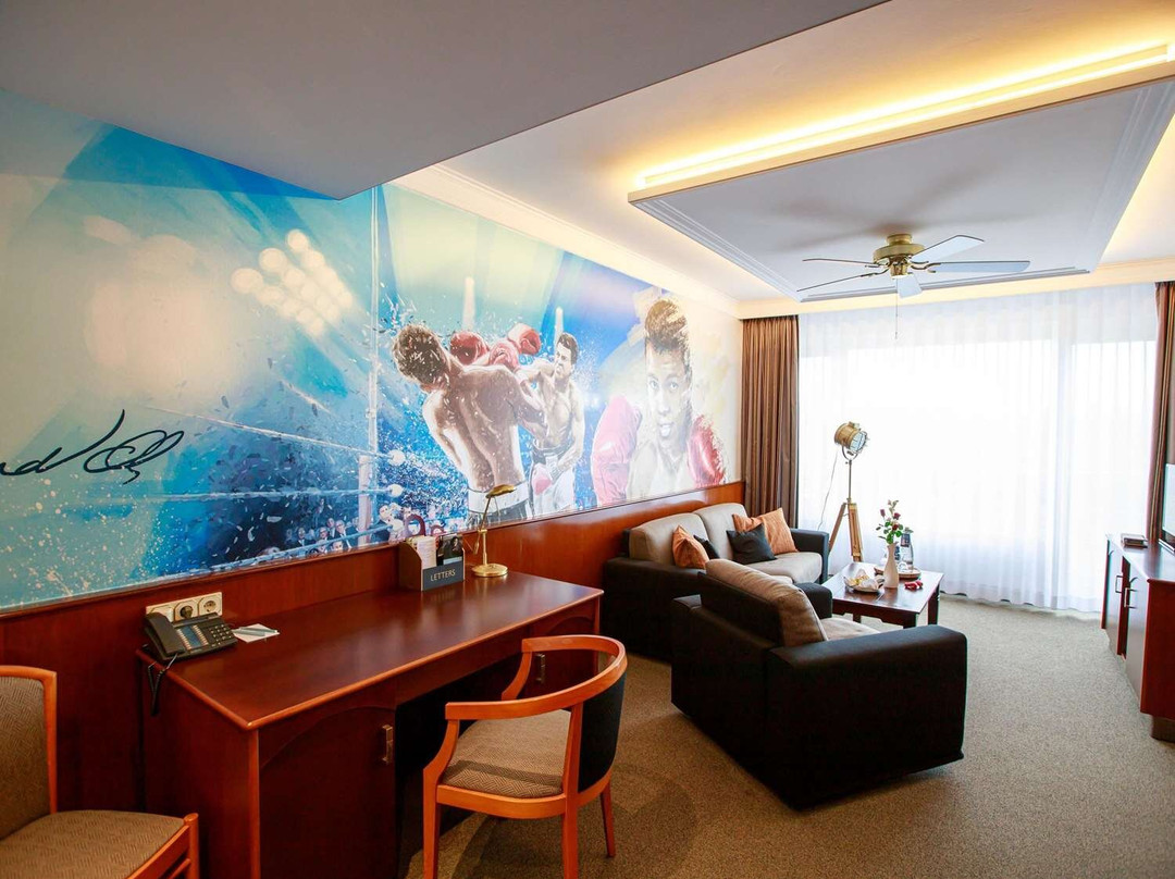 里萨德累斯顿艾尔布兰德美居酒店主图