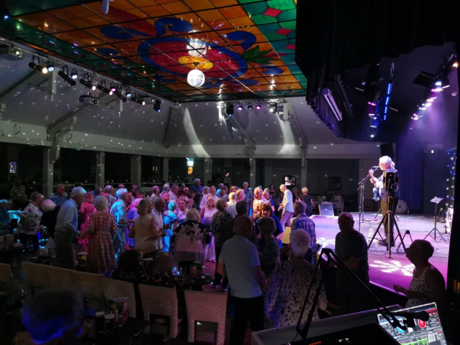 Warner Hotels Gunton Hall-官方