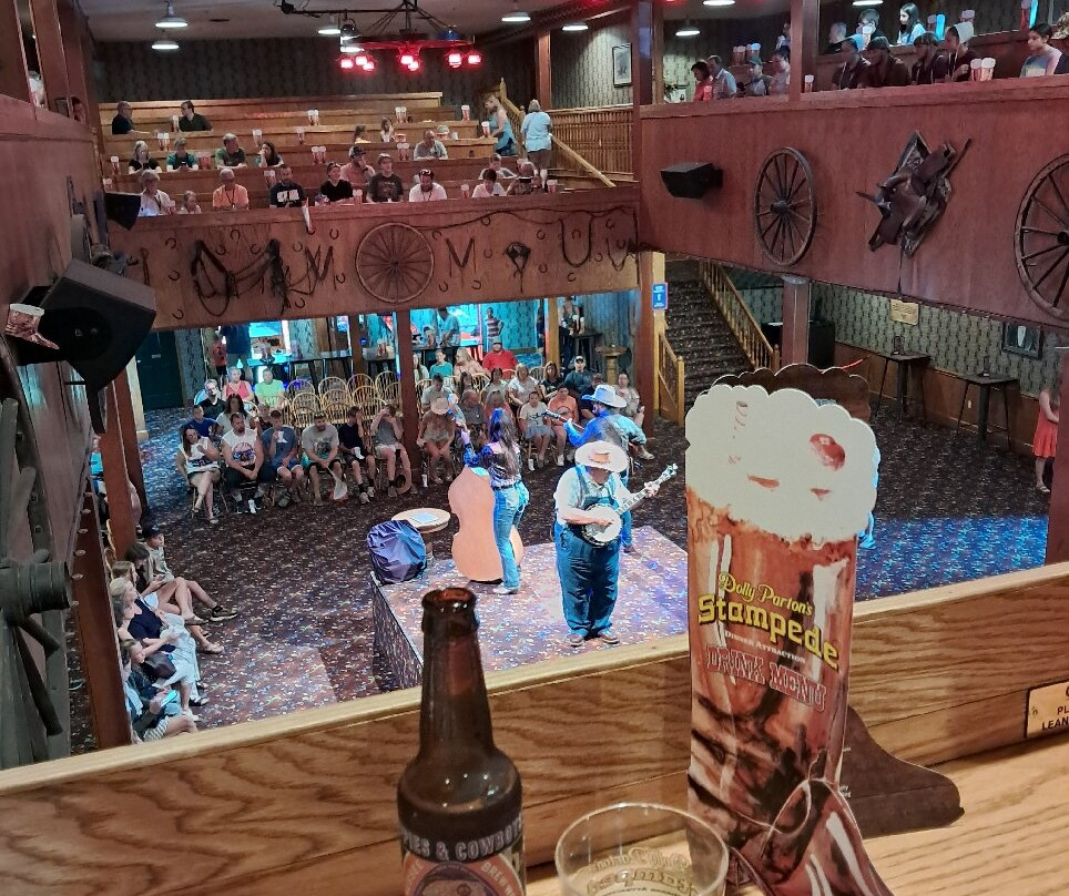 马术歌舞表演餐宴-皮金福奇必去景点