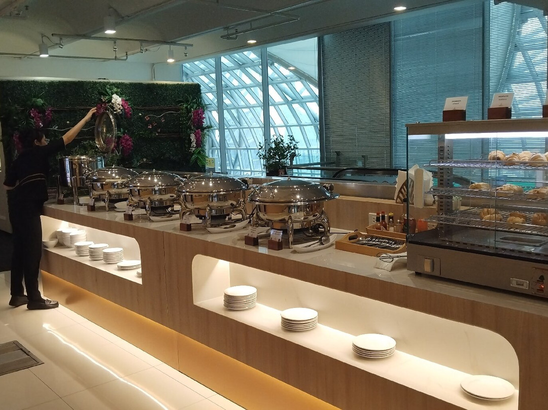 Miracle Lounge-Racha Thewa必去景点