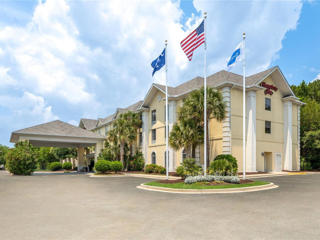 莫拉莱斯水湾希尔顿恒庭酒店主图