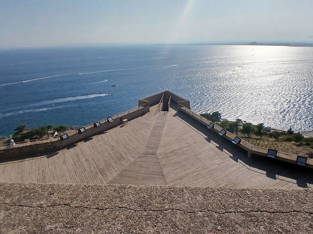 Castell De La Trinitat-罗塞斯必去景点