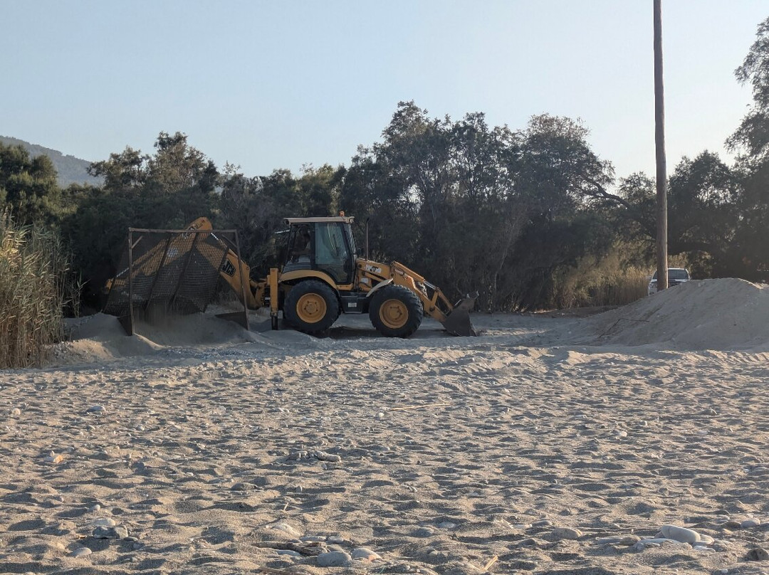Agios Panteleimonas Beach-Istron必去景点
