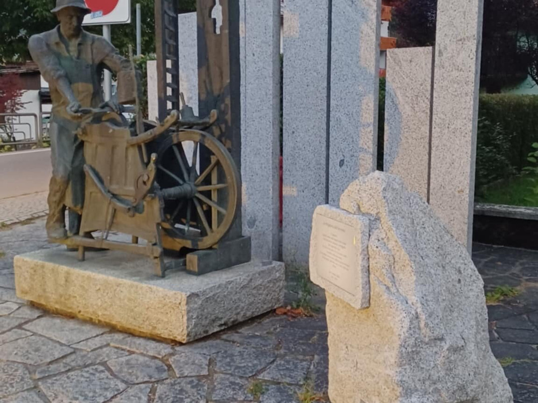 Monumento Al Moleta-平佐洛必去景点