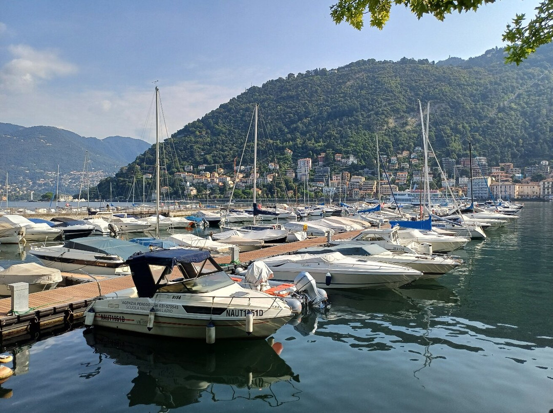 Lungolago da Como centro a Villa Olmo