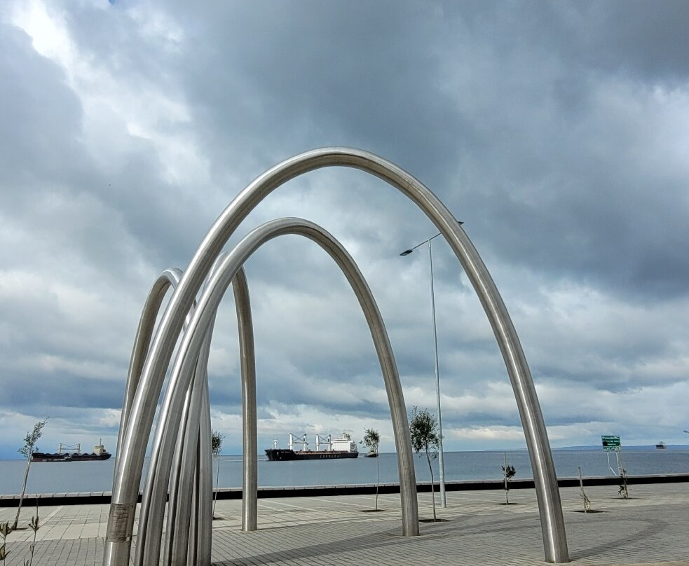 Sentados Frente al Mar-蒙特港必去景点