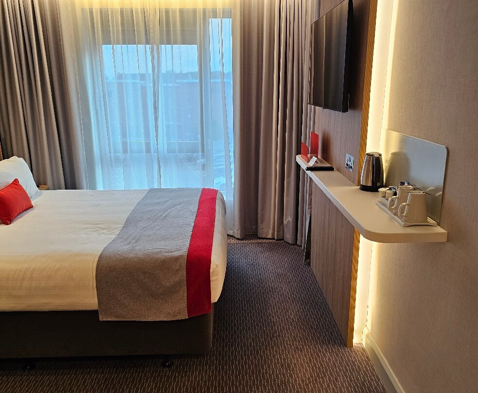 Holiday Inn Express Cambridge West Cambourne by IHG主图