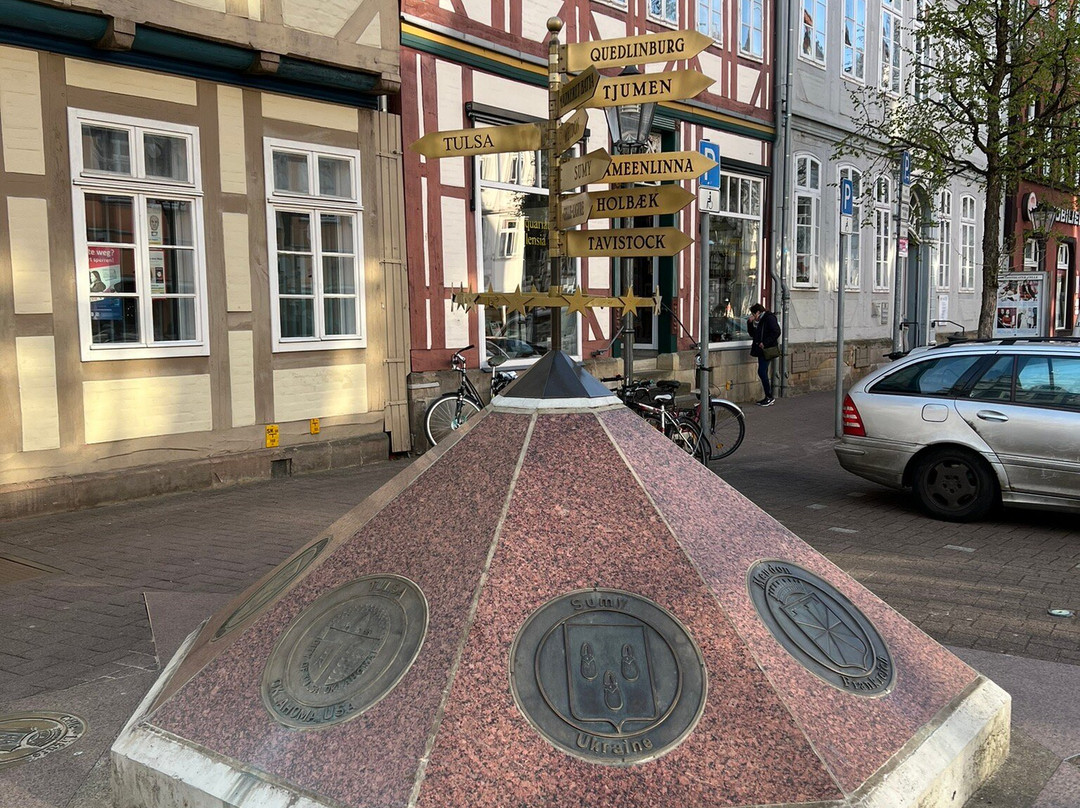 Skulptur "Patenstädte von Celle"-策勒县必去景点