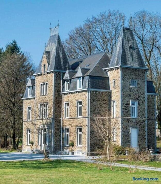 Chateau De Porcheresse
