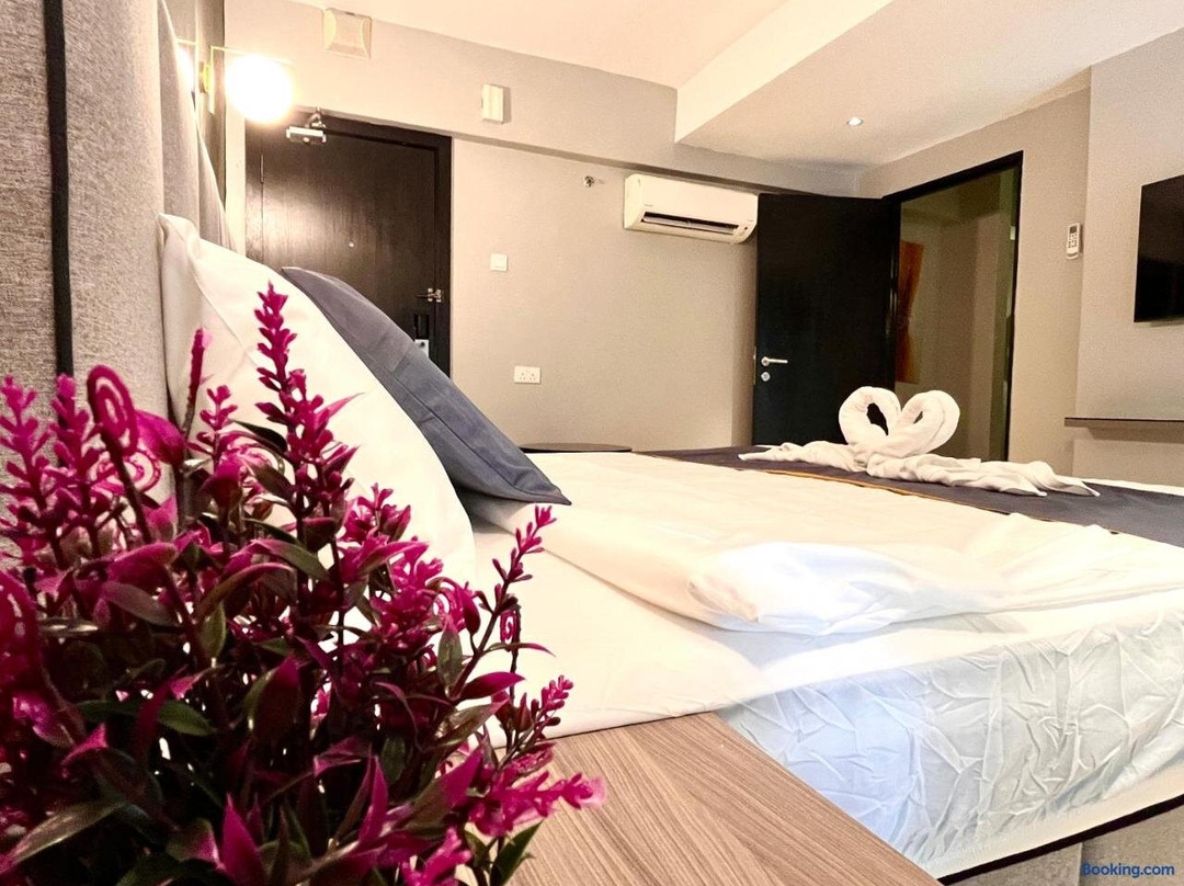 Hillmark Suites