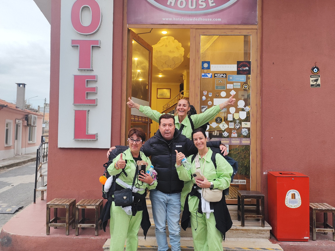 Hotel Crowded House主图